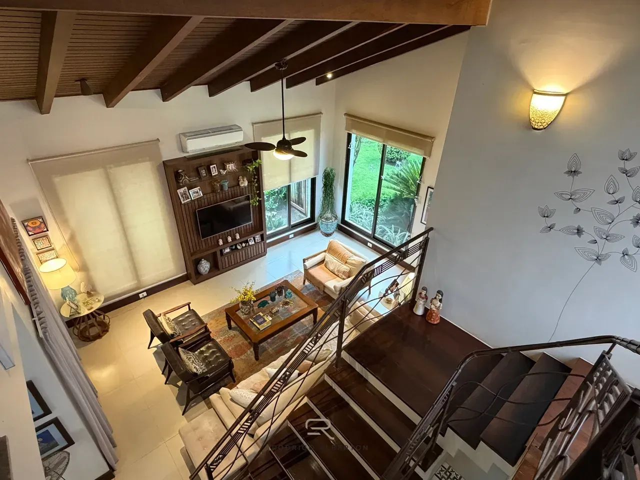 Uma Casa de Campo dentro da Cidade, com mais de 370m² e terreno de 1.200m²