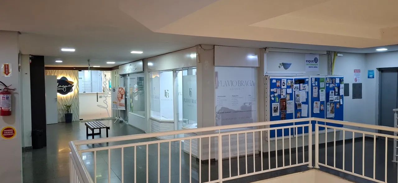Vendo Loja/sala comercial no Via Lagoa Shopping, bem localizada, boa visibilidade.