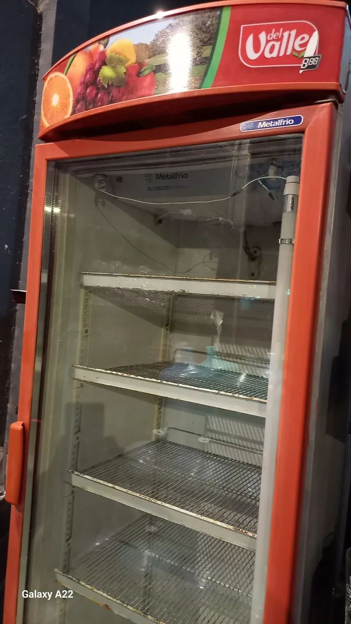 Vendo expositor metalfrio em excelente estado funcionando perfeitamente 127v 