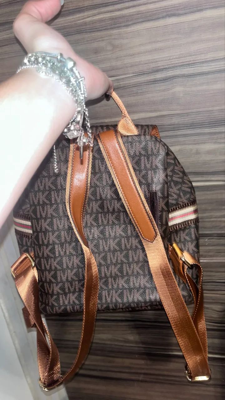 Mochilinha estampada NK Nunca usada  - Foto 4