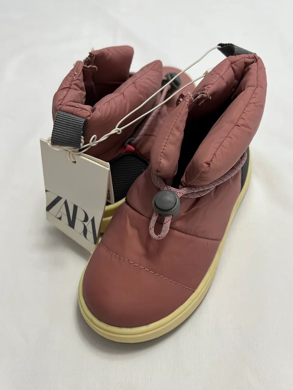 BOTA ZARA INFANTIL ACOLCHOADA NOVA N°22