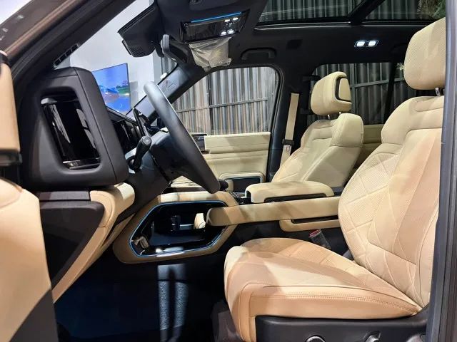 Denza B5 4WD, foto 10 de 12