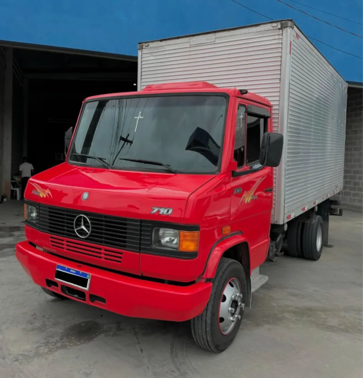 Caminhão  Mb 710 Plus  Baú 