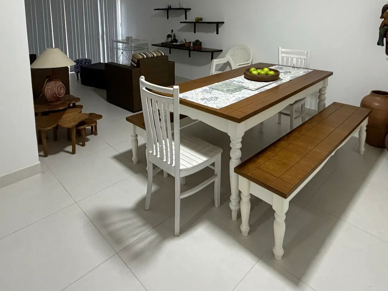 Mesa madeira maciça e tampo 100% mdf - Foto 2