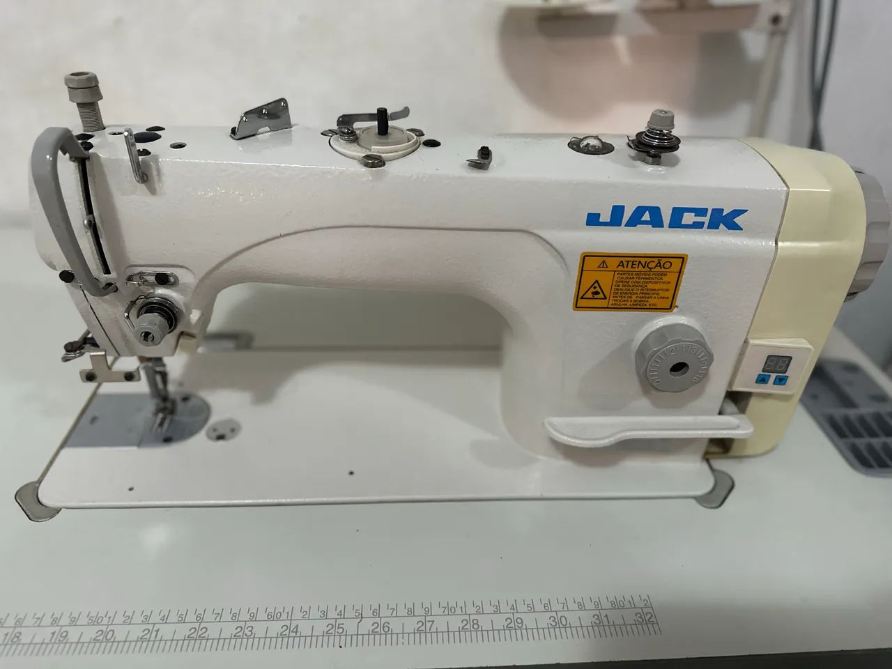 Máquina de costura industrial reta 