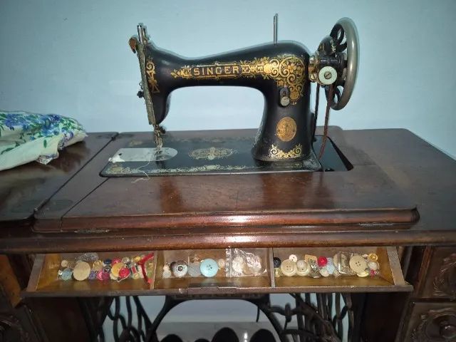 Maquina de custurar antiga - Foto 3