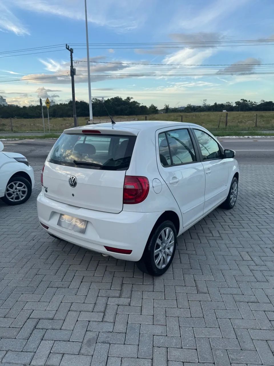 Volkswagen Fox 1.0 MI Total Flex 8V 5P 2014 - Foto 3