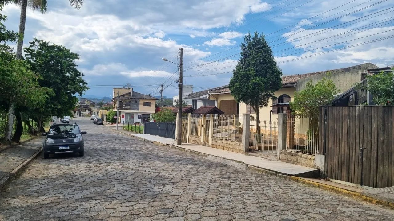 Casa modificada para comercio, localizada no centro de Siderópolis. - Foto 5