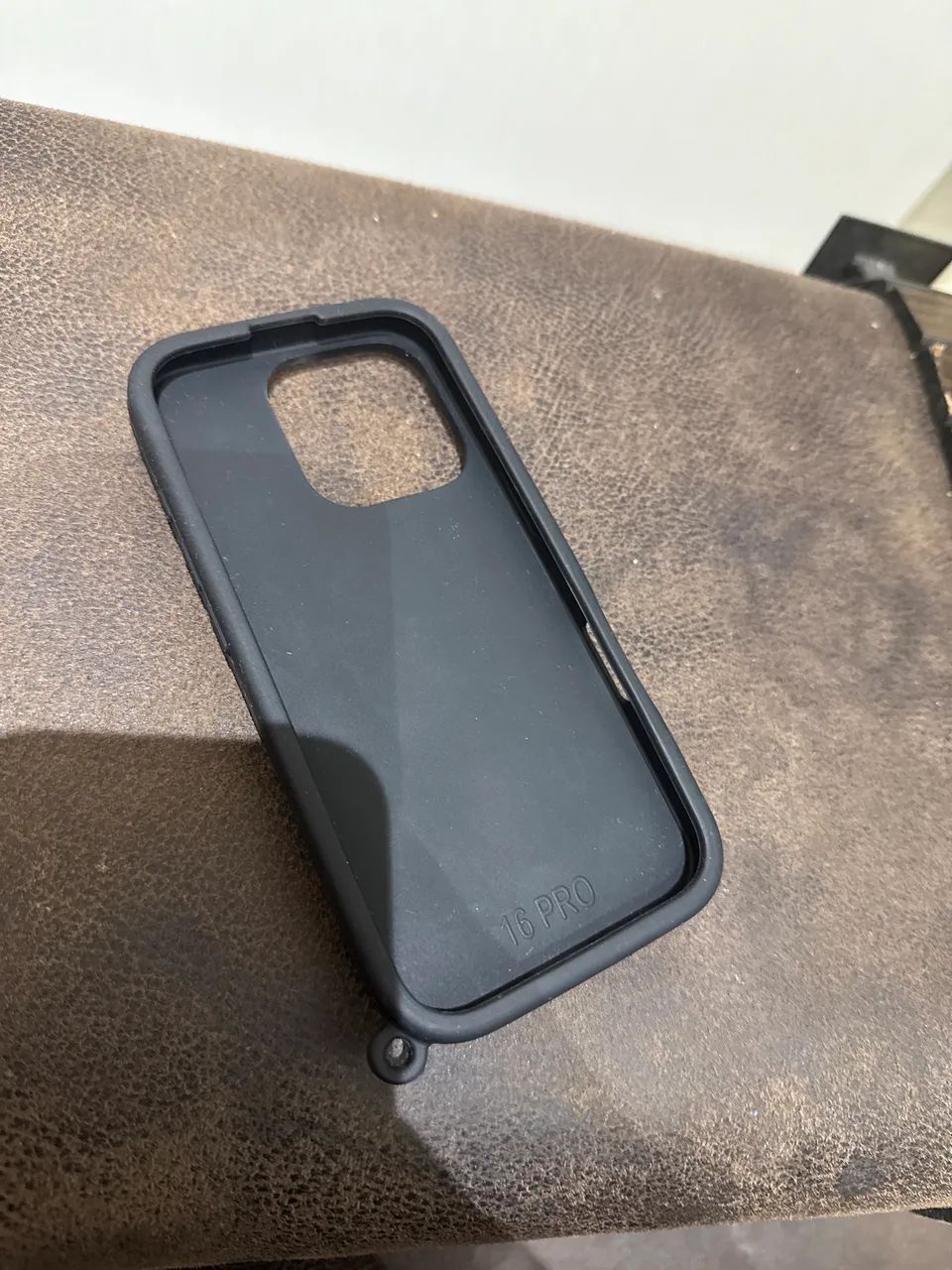 Capinha com ventosa iPhone 16 pro - Foto 2