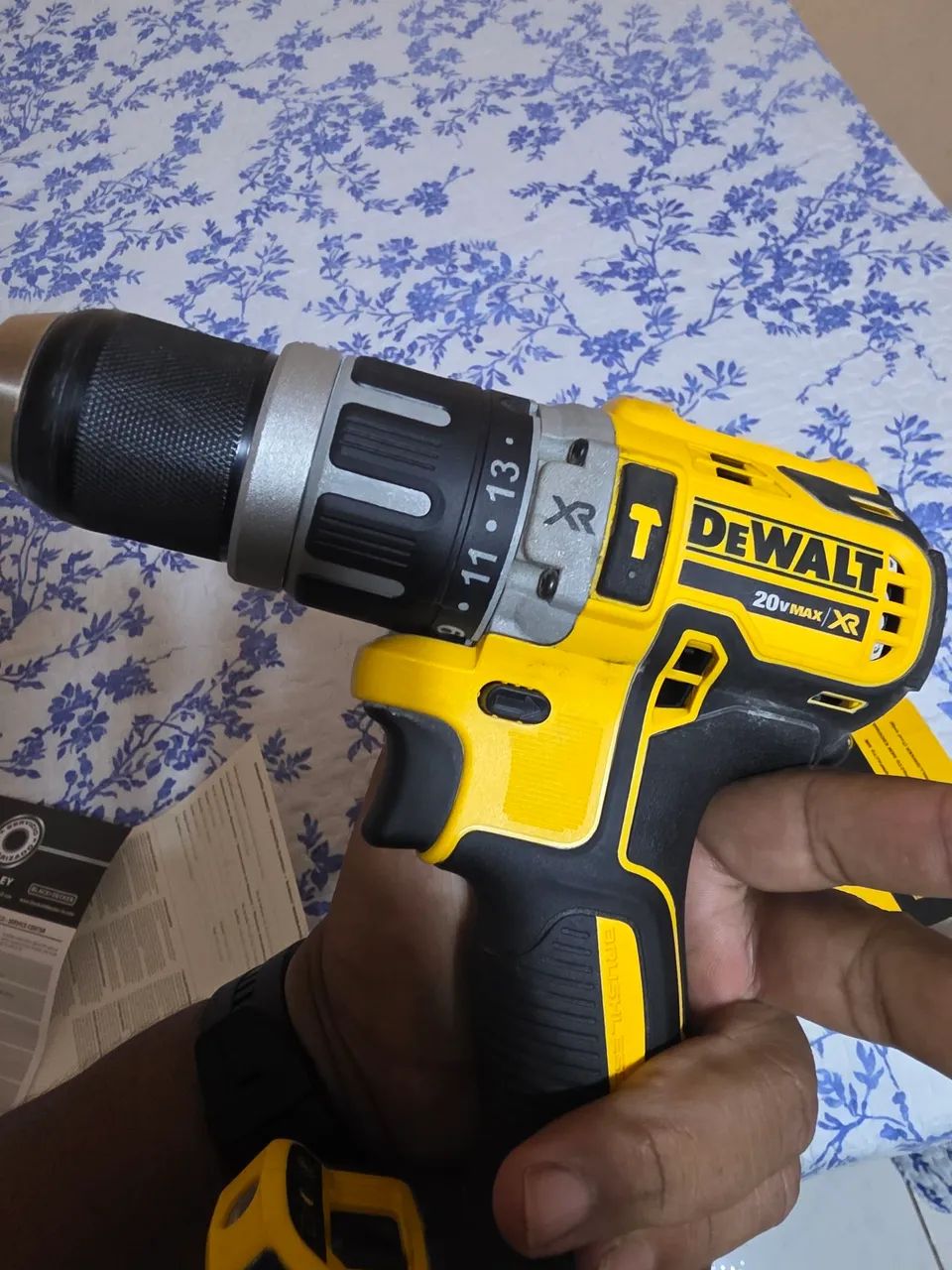Furadeira e de dewalt dcd 796b - Foto 2