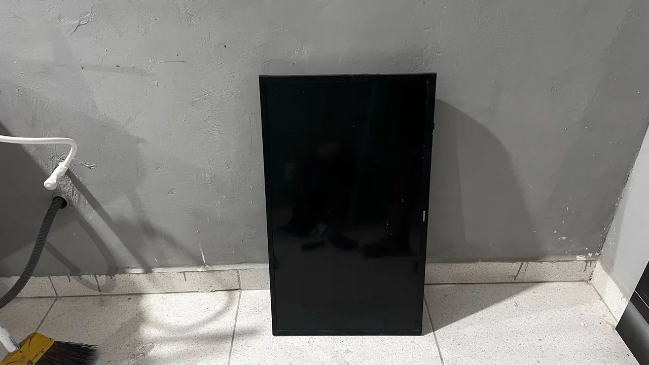 Tv pra retirada de peça 