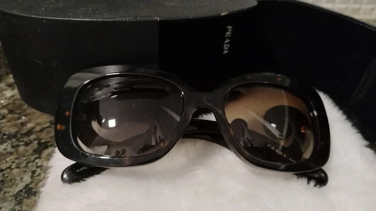 Óculos de Sol- Prada - Foto 2