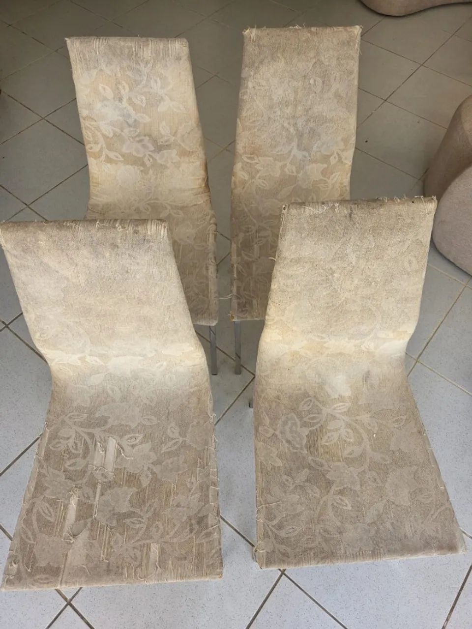 04 Cadeiras de mesa de jantar para reformar
