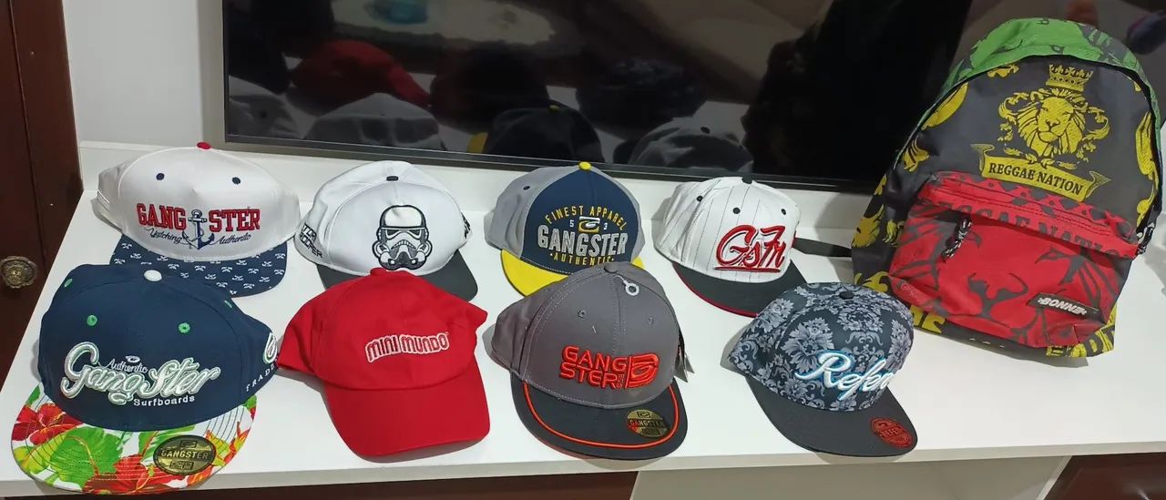 Bonés variados