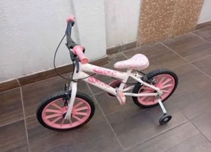 Bicicleta infantil rosa aro 16 com rodinhas 