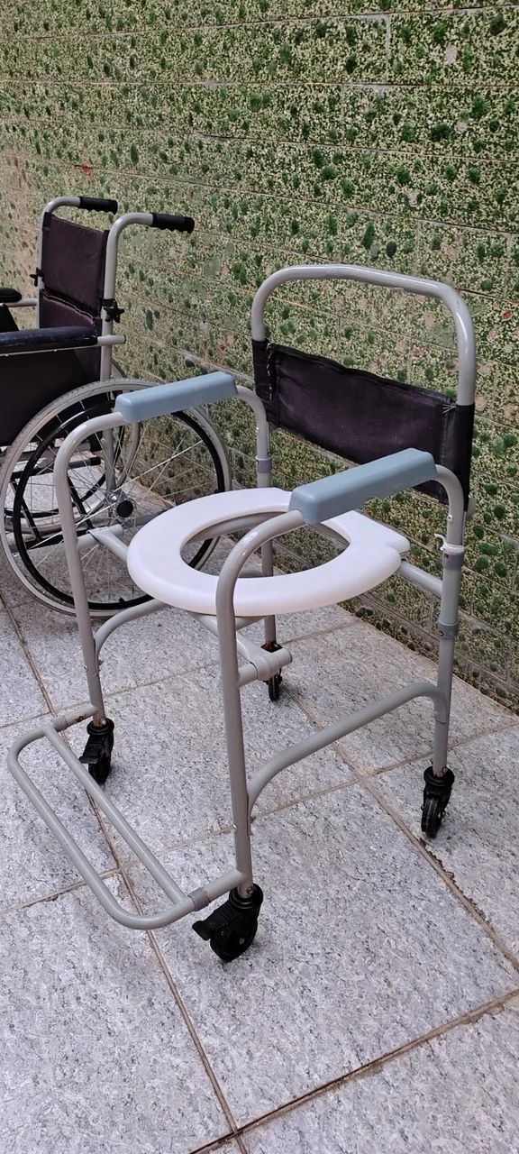 Cadeira de rodas para banho - Foto 2