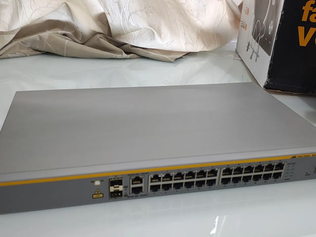 Switch Gerenciável 24 Portas PoE Allied Telesis AT-8000S/24POE - Foto 5