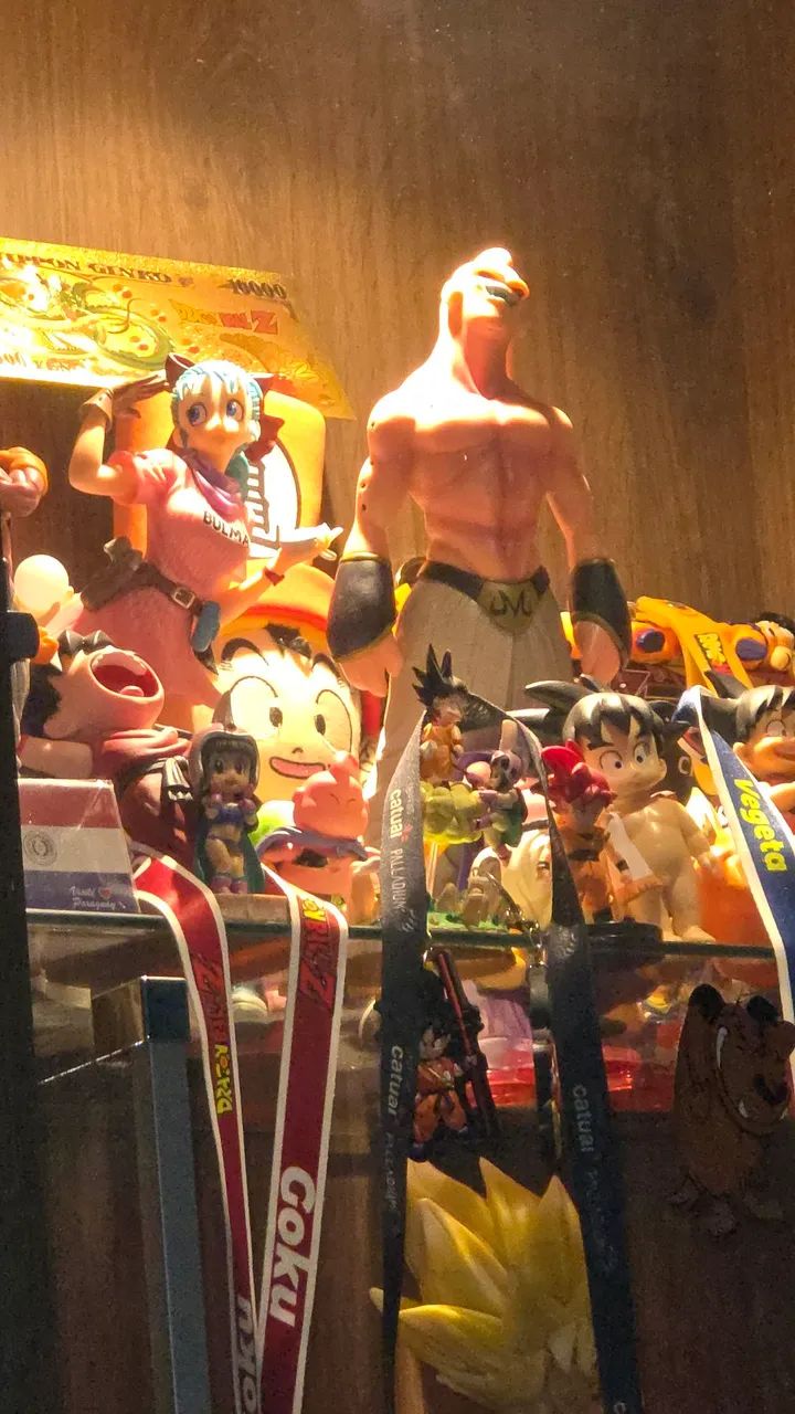 Vendo ou troco Bonecos do dragon ball coleção completa. 