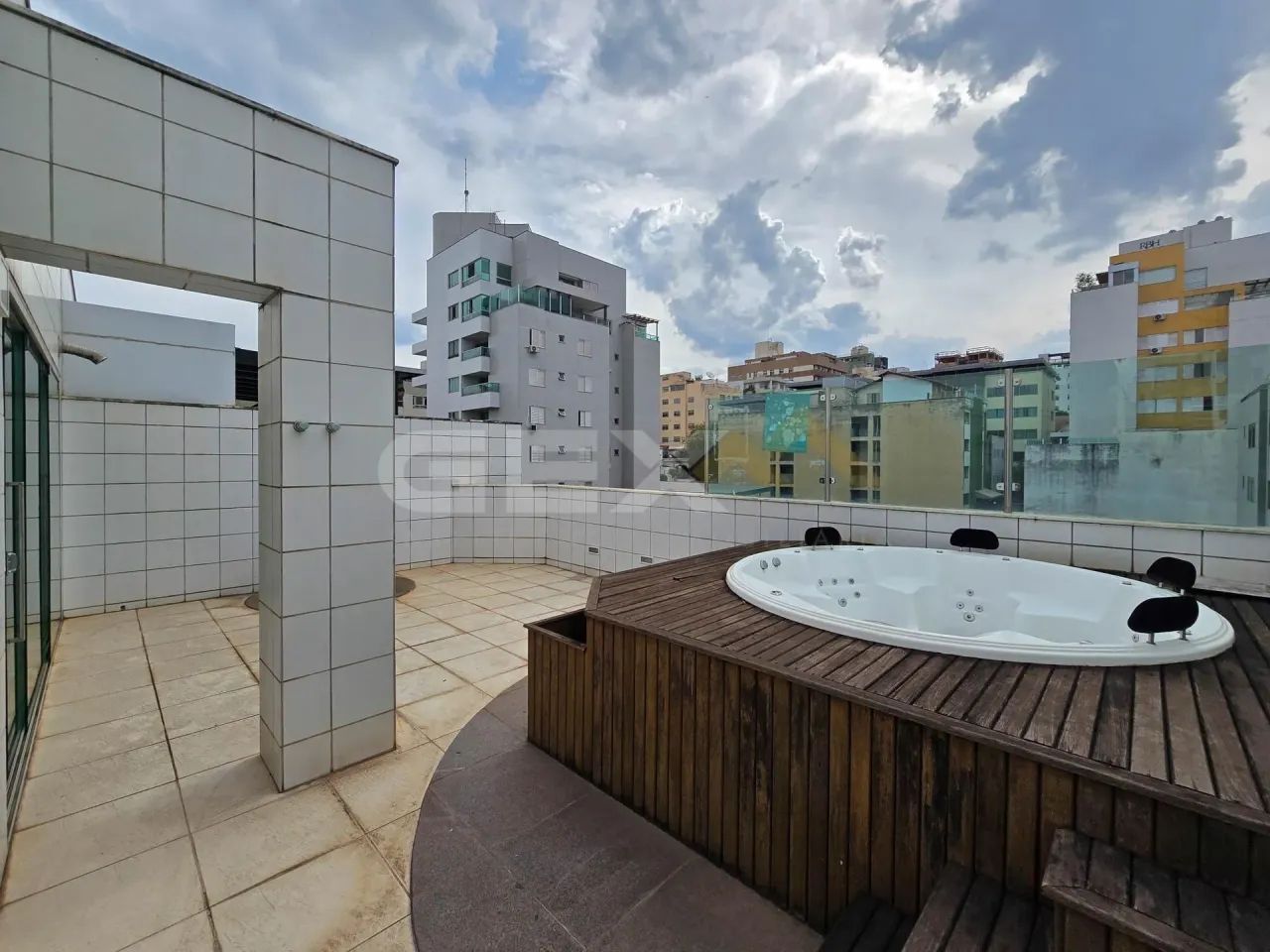 Cobertura com 4 quartos, espaço gourmet completo e 3 vagas no bairro Sidil. - Foto 2