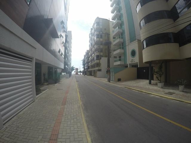 Lindo apartamento colado no mar de Meia Praia, 3 quartos - Foto 3