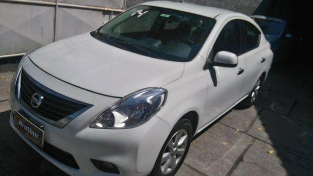 Nissan Versa SL 1.6 Manual 2014 - Foto 4