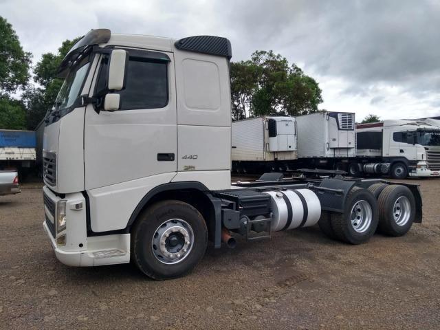 Caminhao volvo fh 440 6x2 teto baixo manual ano 2010 - Foto 9