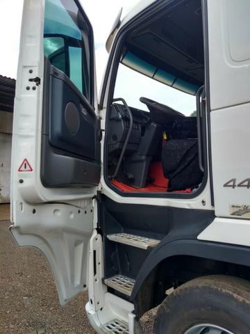 Caminhao volvo fh 440 6x2 teto baixo manual ano 2010 - Foto 2