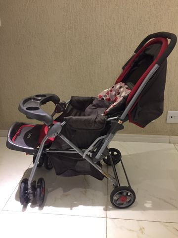 Carrinho de bebê Cosco cinza e vermelho - Foto 4