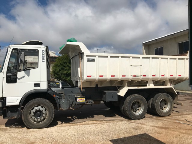 CAMINHÃO IVECO 260 E25 2012