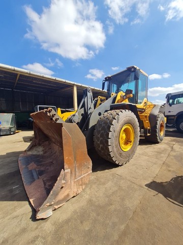 VOLVO L110 ANO 2012 PÁ CARREGADEIRA