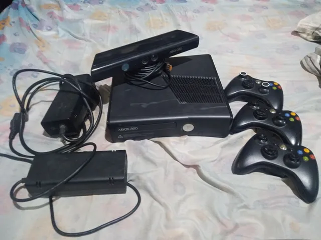 Console Xbox 360 Slim 4GB + 2 controles + Desbloqueio LTU + 1 Ano