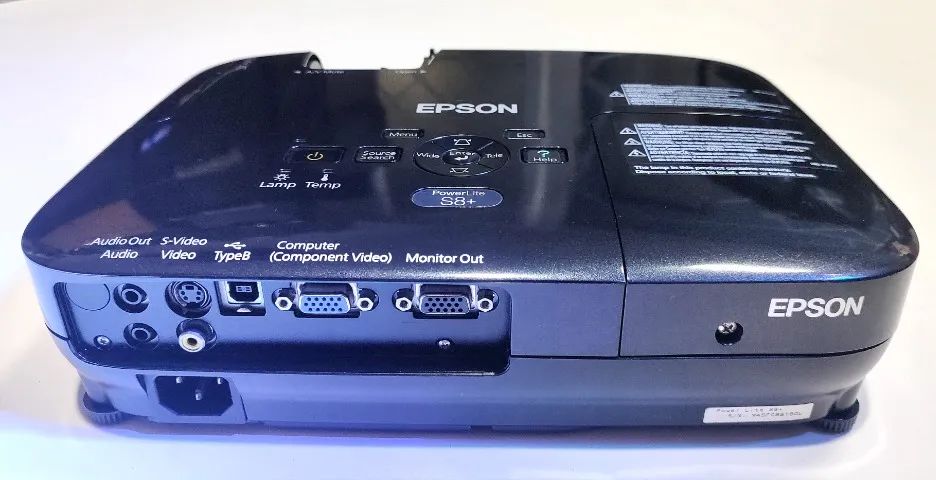 Projetor Epson S8+ Semi-novo Brilho Muito Forte! Seu primeiro projetor profissional está a - Foto 4