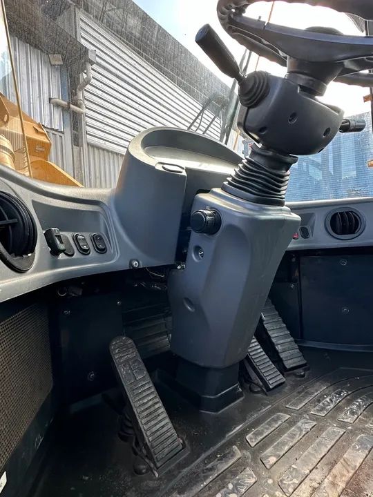 Pá carregadeira Komatsu WA320 2019 - Foto 6