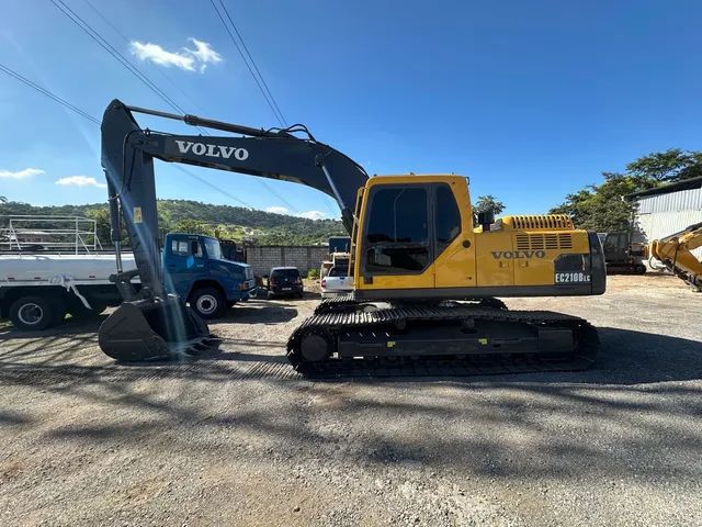 Escavadeira Volvo EC210 2010 Impecável 