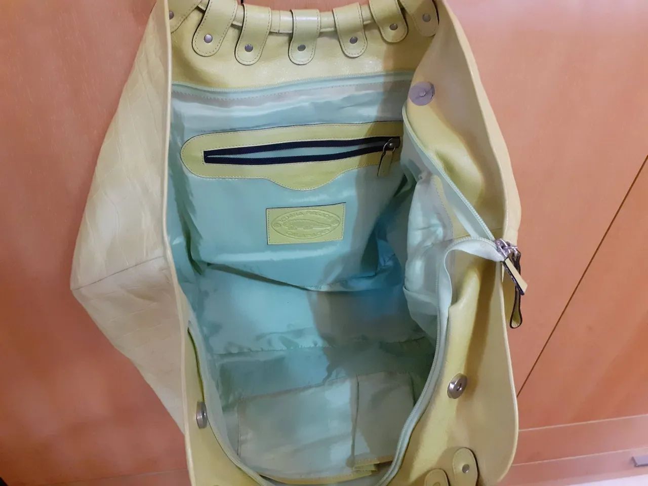 Vendo bolsa amarelo limão - Foto 3
