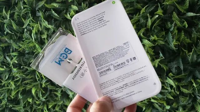 Capinha Silicone iPhone 12 Pro Max Rosa Claro + Película 3D - Foto 2