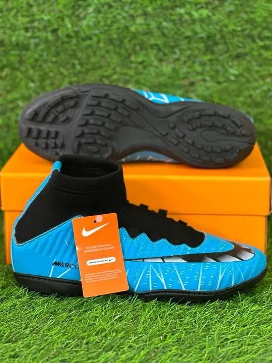 Chuteira society Nike 