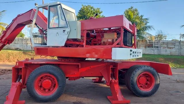 escavadeira poclain ly 80 de pneus com eletro imã - Foto 2