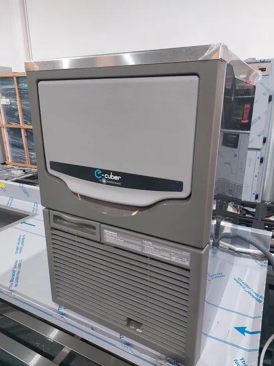 Maquina de gelo industrial 45kg dia macom nova 