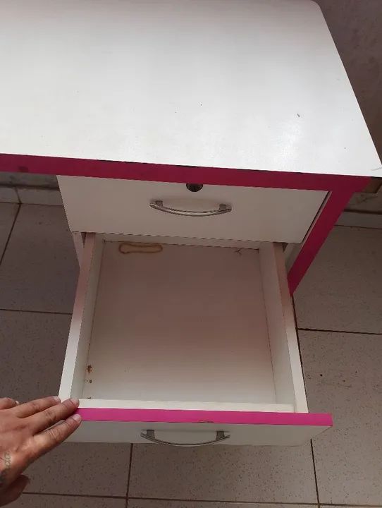 Mesa de escritório em ótimo estado - Foto 6