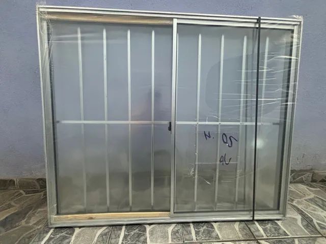 VITRO 02 FOLHAS COM GRADE 