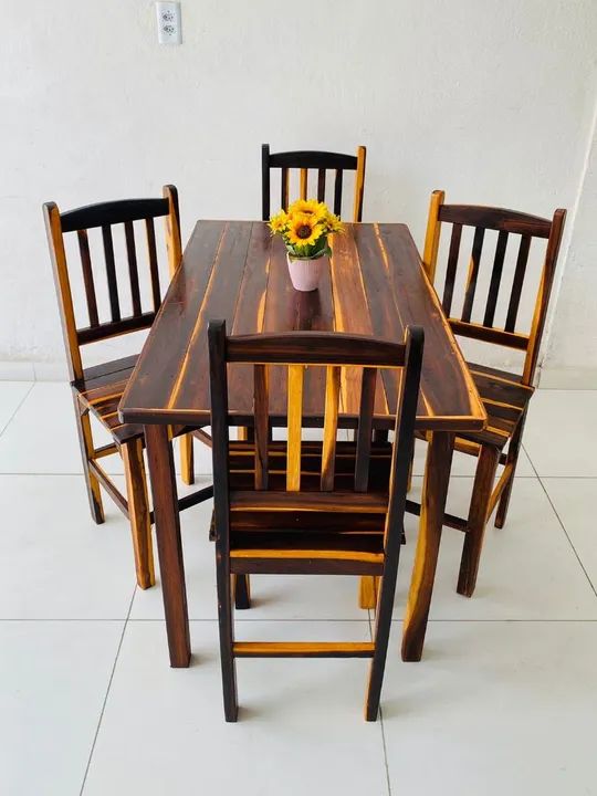Mesa de Jantar em Madeira Maciça