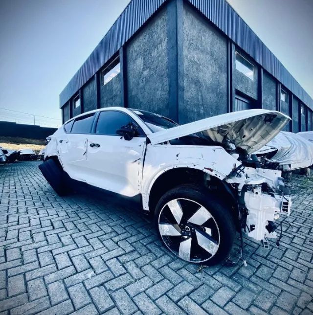 Sucata para retirada de peças Volvo c-40 8 ultimate 2023 - Foto 3