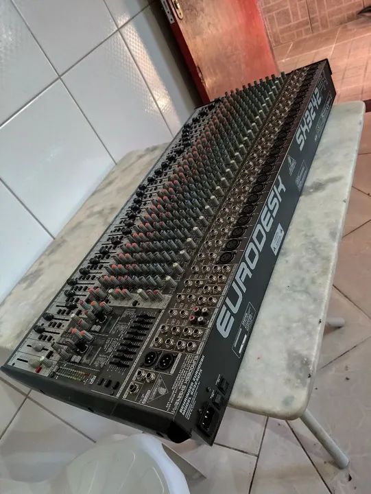 Mesa de som Behringer SX3242 FX