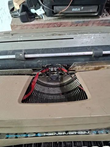 Maquina de datilografia antiga. - Foto 5