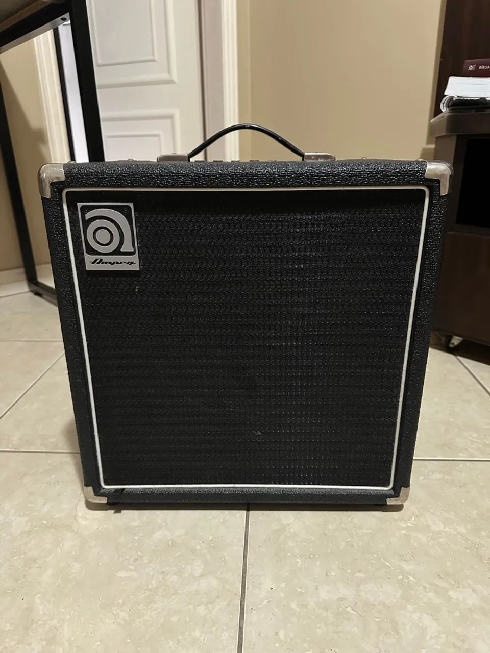 ベース Ampeg BA-110 Combo Amplificador para Contrabaixo com 30 Watts - BA110V2 - HABRO
