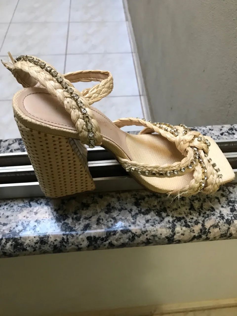 Sandália Rasteira Bege