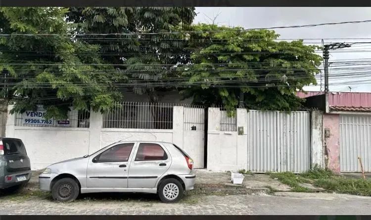 Alugo casa com 3 quartos, 400 metros e amplo quintal no cordeiro