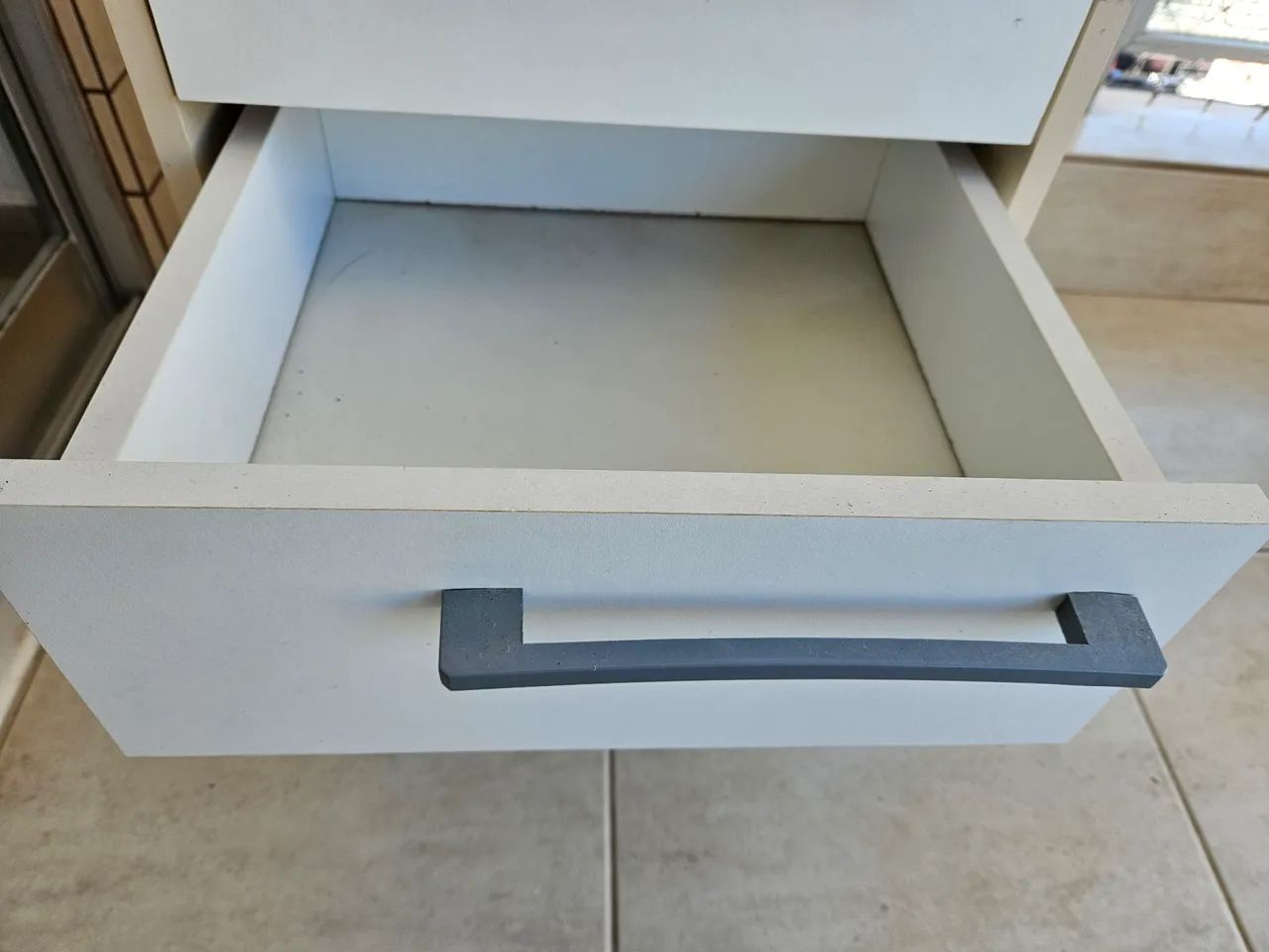 Escrivaninha com gavetas - Ideal para estudos e trabalho - Foto 4