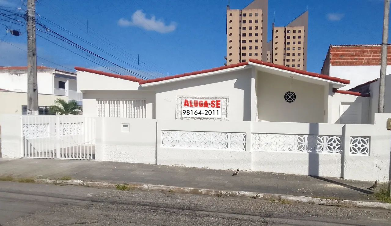 ALUGO CASA EM CANDELÁRIA EM ÓTIMA LOCALIZAÇÃO